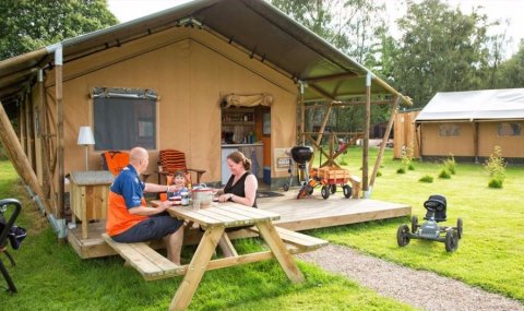 Boerderij Den Branderhorst Achterhoek Gelderland Farmcamps luxe safari tenten
